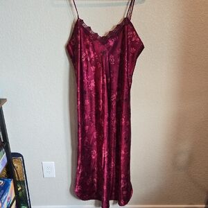 Dentelle Luxurious Red Satin Chemise Sleepwear